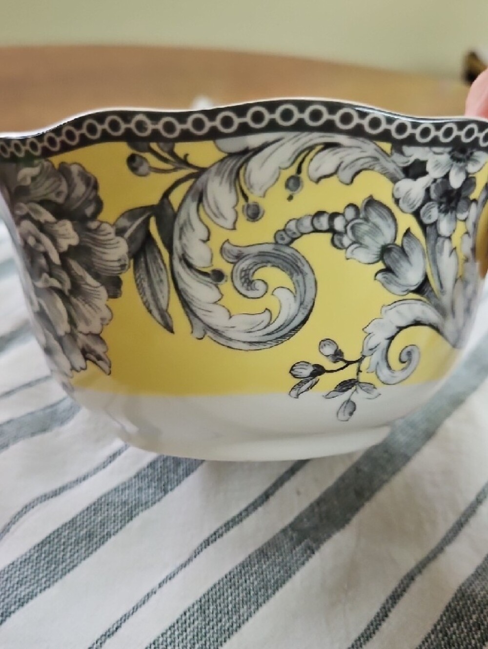 222 Fifth Adelaide Fine China Bowls, set of 3 - Picture 7 of 11